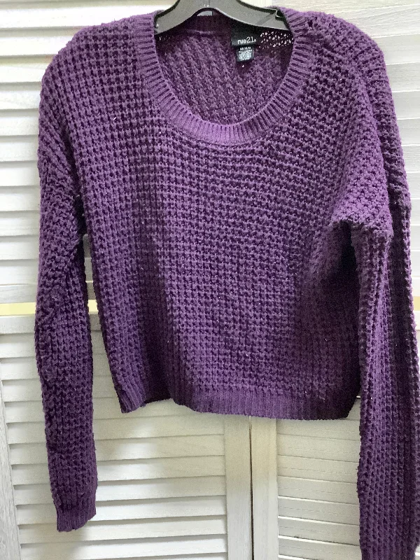 Men’s soft cashmere sweater-Sweater By Rue 21  Size: M