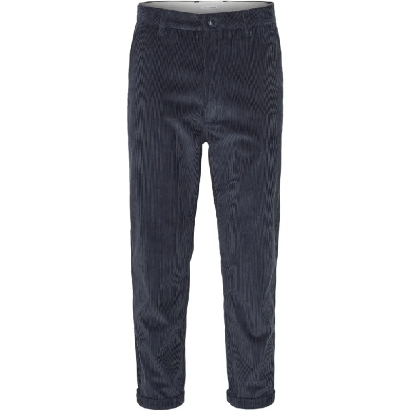 Men’s lightweight slim jeans-CHUCK regular 8-wales corduroy chino pants - Total Eclipse